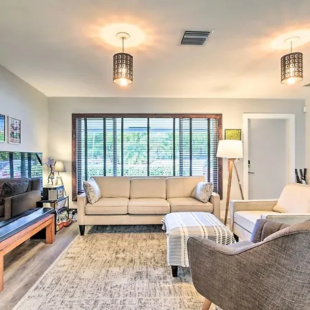Tropical Home With Outdoor Oasis 2 Mi To Beach